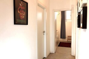 Interior - Inviting 2-Bed Apartment in Milano (Milano)