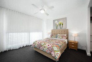 4 bedrooms, iron/ironing board, WiFi, bed sheets