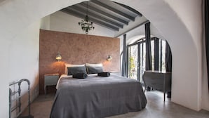 A bedroom with a large bed, two bedside lamps, a chandelier, and a view through a window with curtains. - Suite Swimming Pool Quinta da Eira 140 years old (Loule)