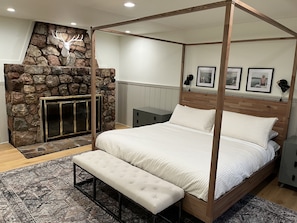 4 bedrooms, desk, iron/ironing board, free WiFi