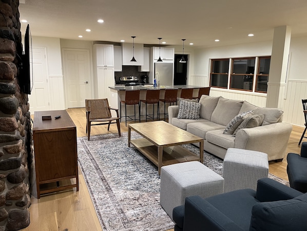 Smart TV, fireplace