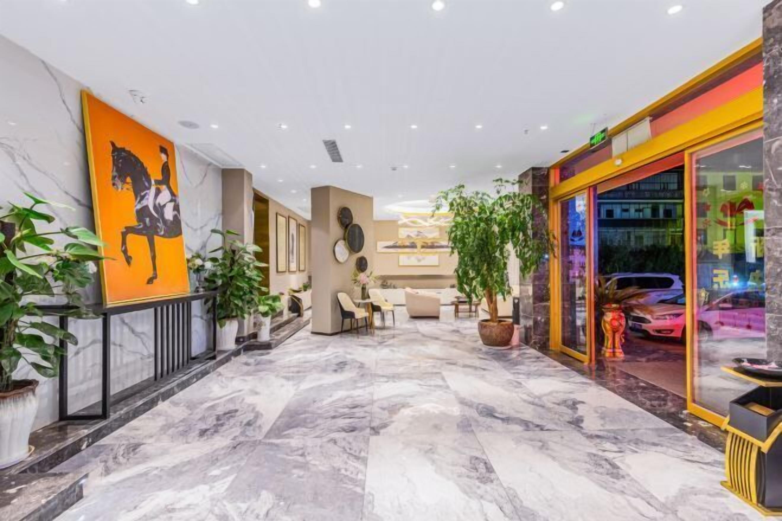 Lobby-lounge
