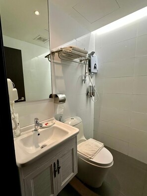 샤워 시설, 무료 세면용품, 헤어드라이어, 슬리퍼