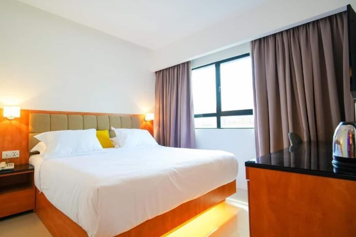 Premium Room, 1 King Bed | Minibar, in-room safe, desk, free WiFi