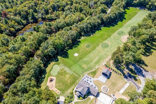 Walk-up apartment with resort amenities: firepit, sports courts & hiking