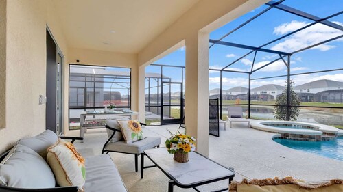 12 bed pool home, sleeps 30, jacuzzi, great location, gated resort, lake view.