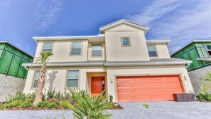 Exterior - 12 bed pool home, sleeps 30, jacuzzi, great location, gated resort, lake view. (Kissimmee)