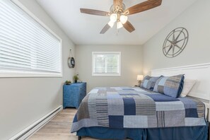 1 slaapkamer, een strijkplank/strijkijzer, wifi, beddengoed