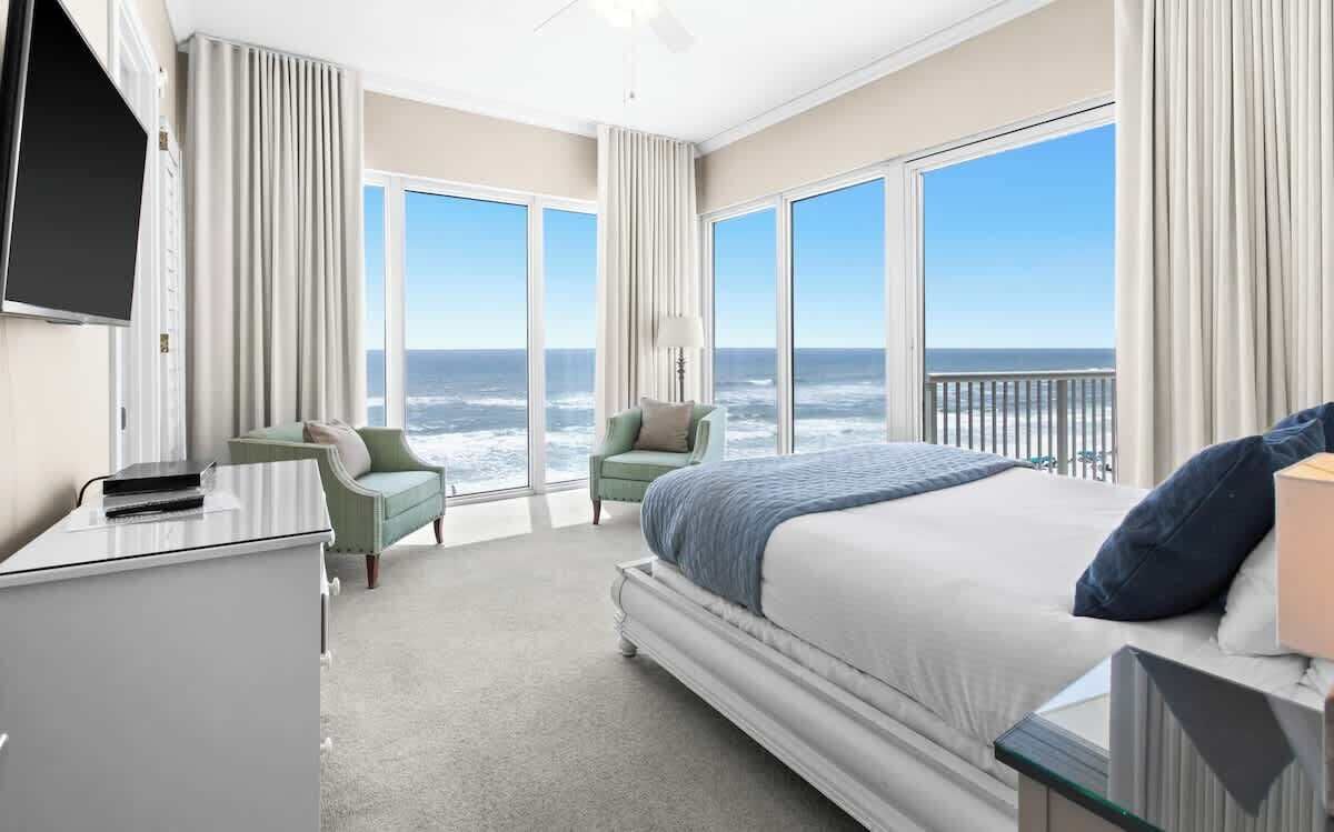 4 bedrooms, desk, iron/ironing board, free WiFi