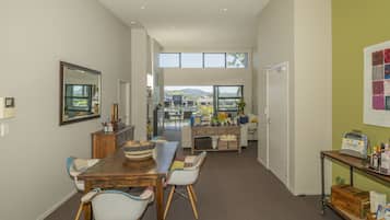 Apartemen Mewah | Makan di kamar