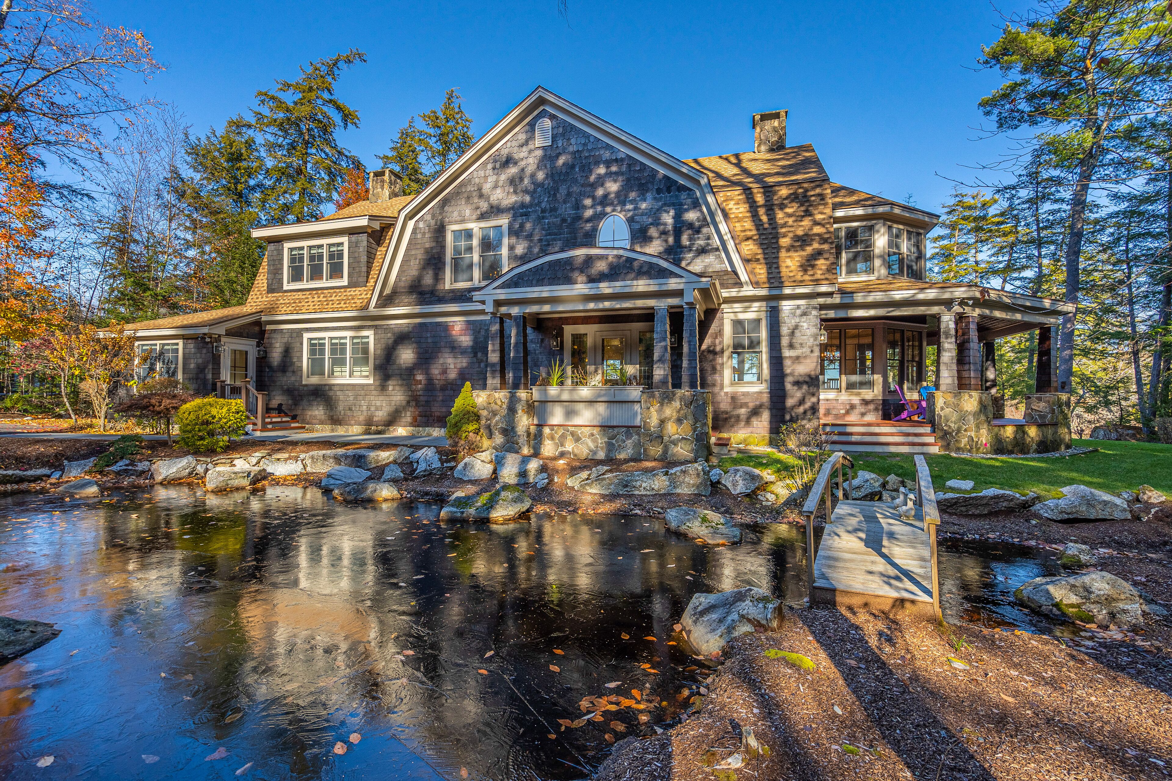 Lakefront home with a washer/dryer, deck, dock, & grill