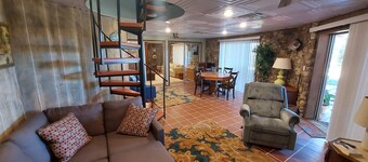 Rock Inn Retreat: E Faye Jones style home.  Rock walls in all bathrooms! 