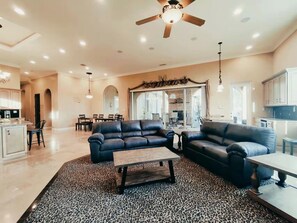 Smart TV, chimenea y tenis de mesa 