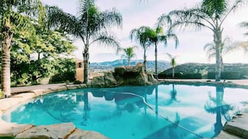 室外游泳池,恒温泳池