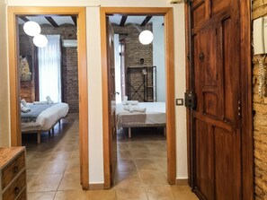 2 bedrooms, iron/ironing board, internet, bed sheets - Enjoy 2 Bedrooms apartment at Ruzafa with very sunny terrace (Valencia)