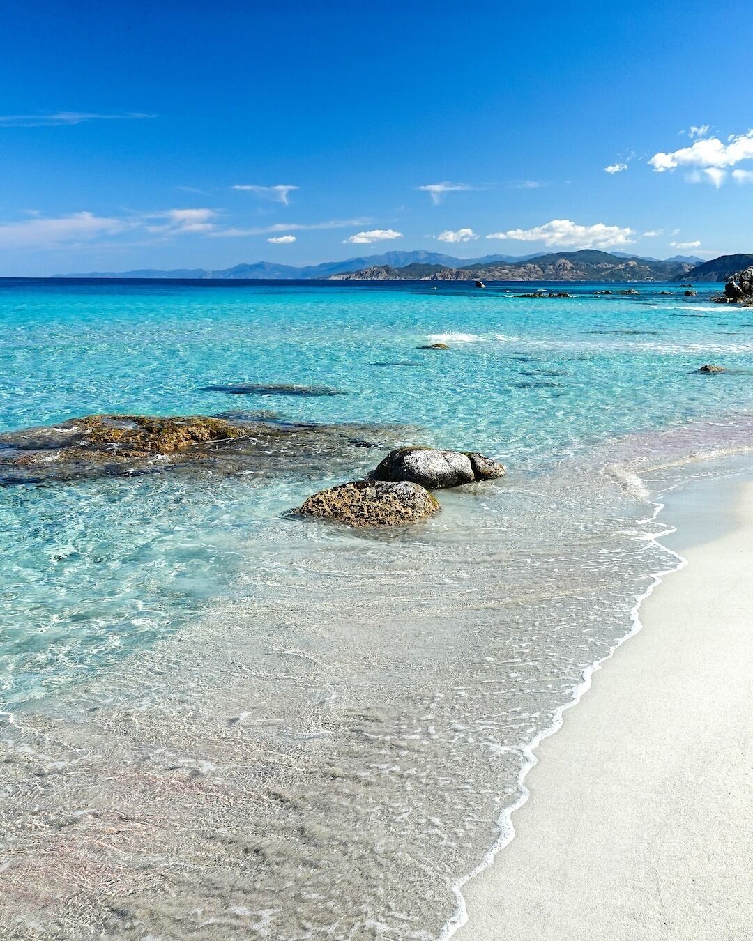 Ubicación a pie de playa y tumbonas
