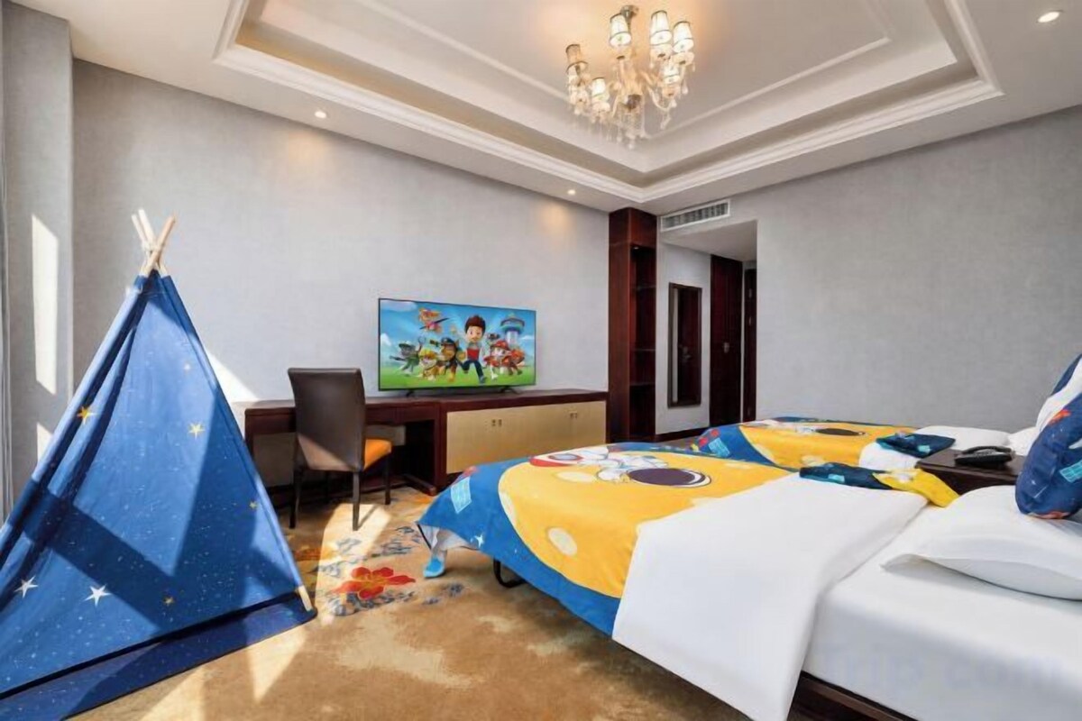 Elegant Family Friendly Suite
