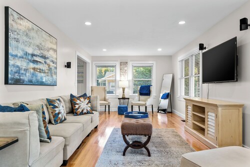 Beautiful Custom Home In Oak Bluffs