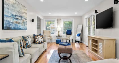 Beautiful Custom Home In Oak Bluffs