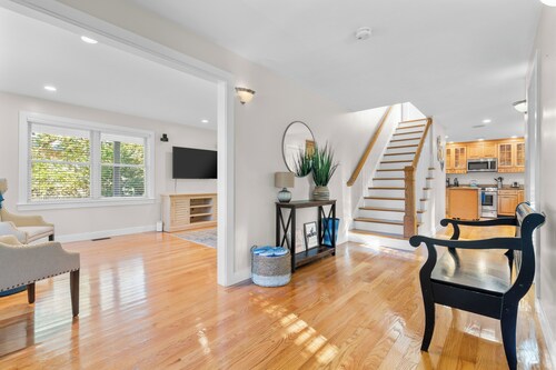 Beautiful Custom Home In Oak Bluffs