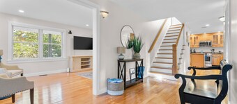 Beautiful Custom Home In Oak Bluffs