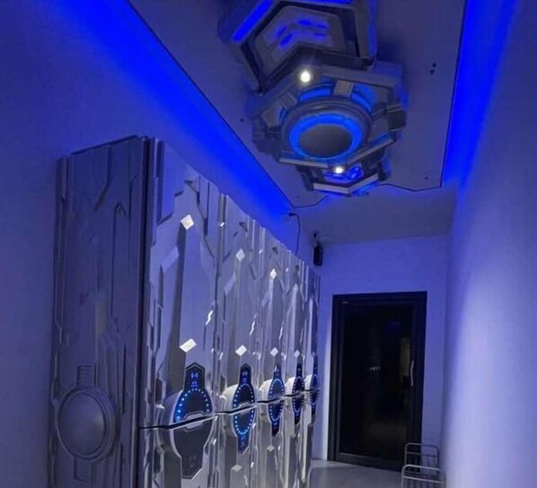 Dormitorio compartido | Caja fuerte, decoración individual, sistema de insonorización