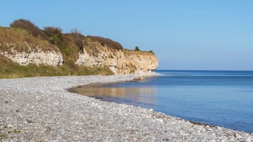 A strandtól nem messze és fehér homok