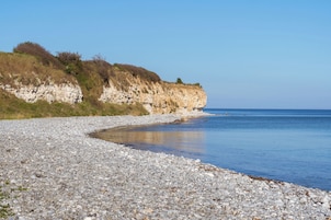 Ubicación cercana a la playa y arena blanca