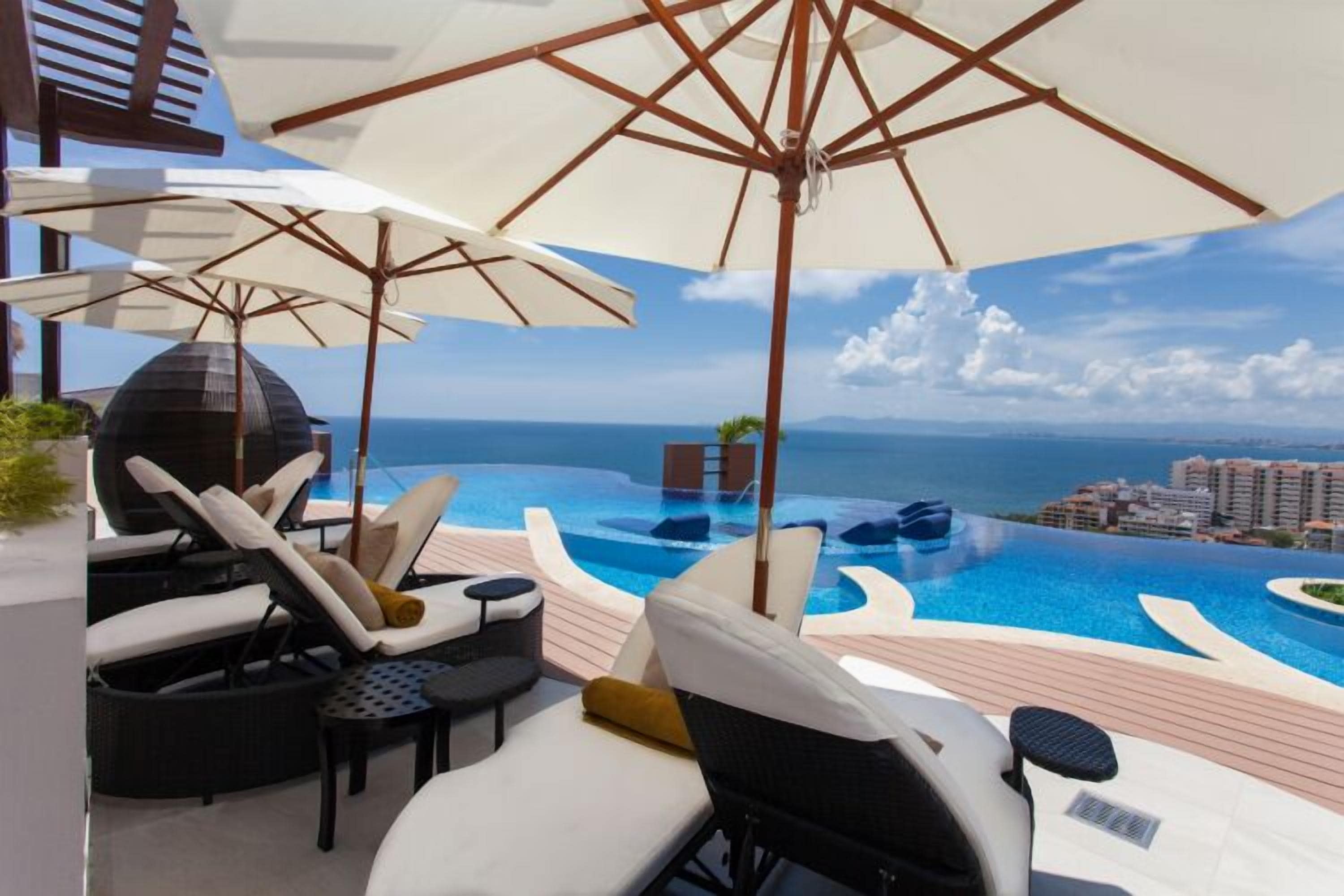 Piscine à débordement, piscine sur le toit