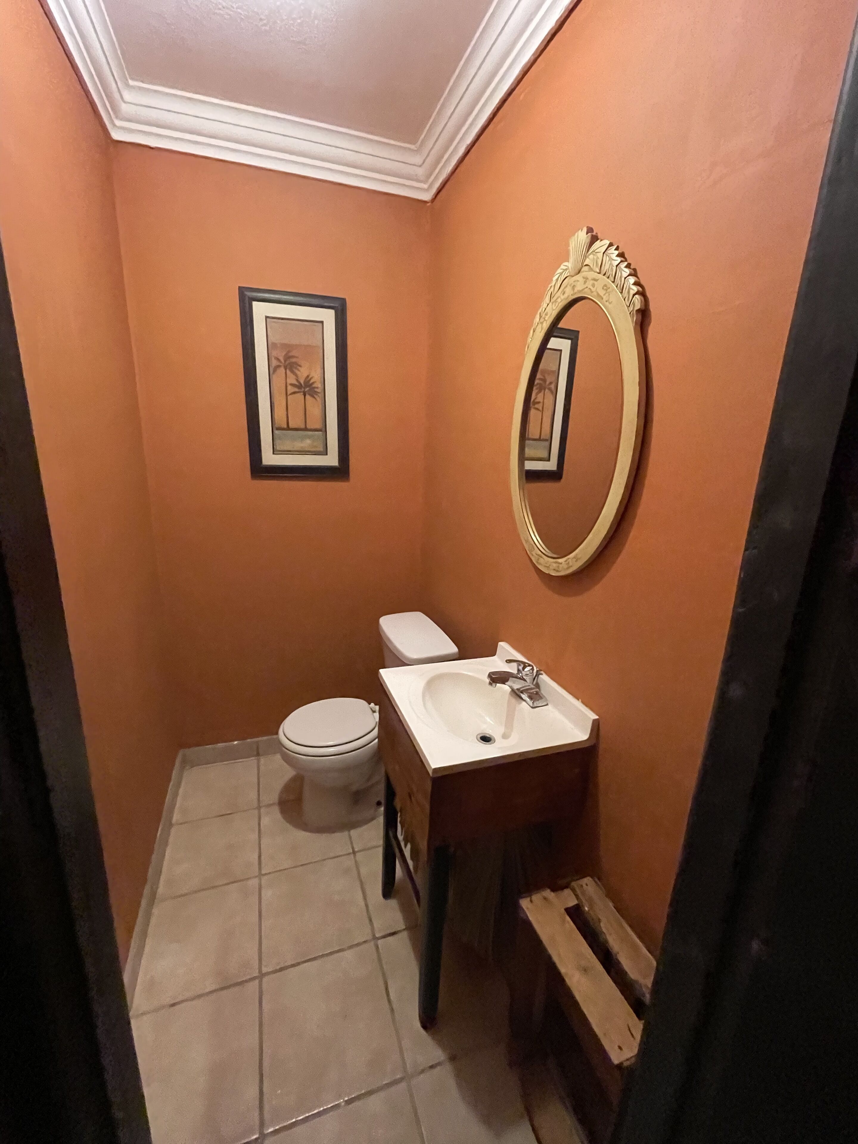 Douche, sèche-cheveux, serviettes fournies, papier toilette