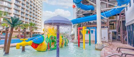 Una piscina cubierta, una piscina climatizada