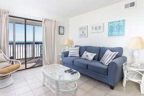 Smart-TV, DVD-Player, Bücher, Arbeitsbereiche