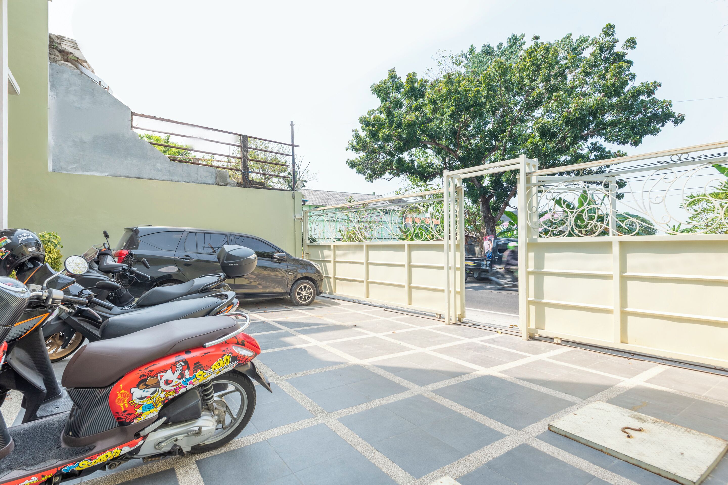 المنطقة المحيطة بالمنشأة