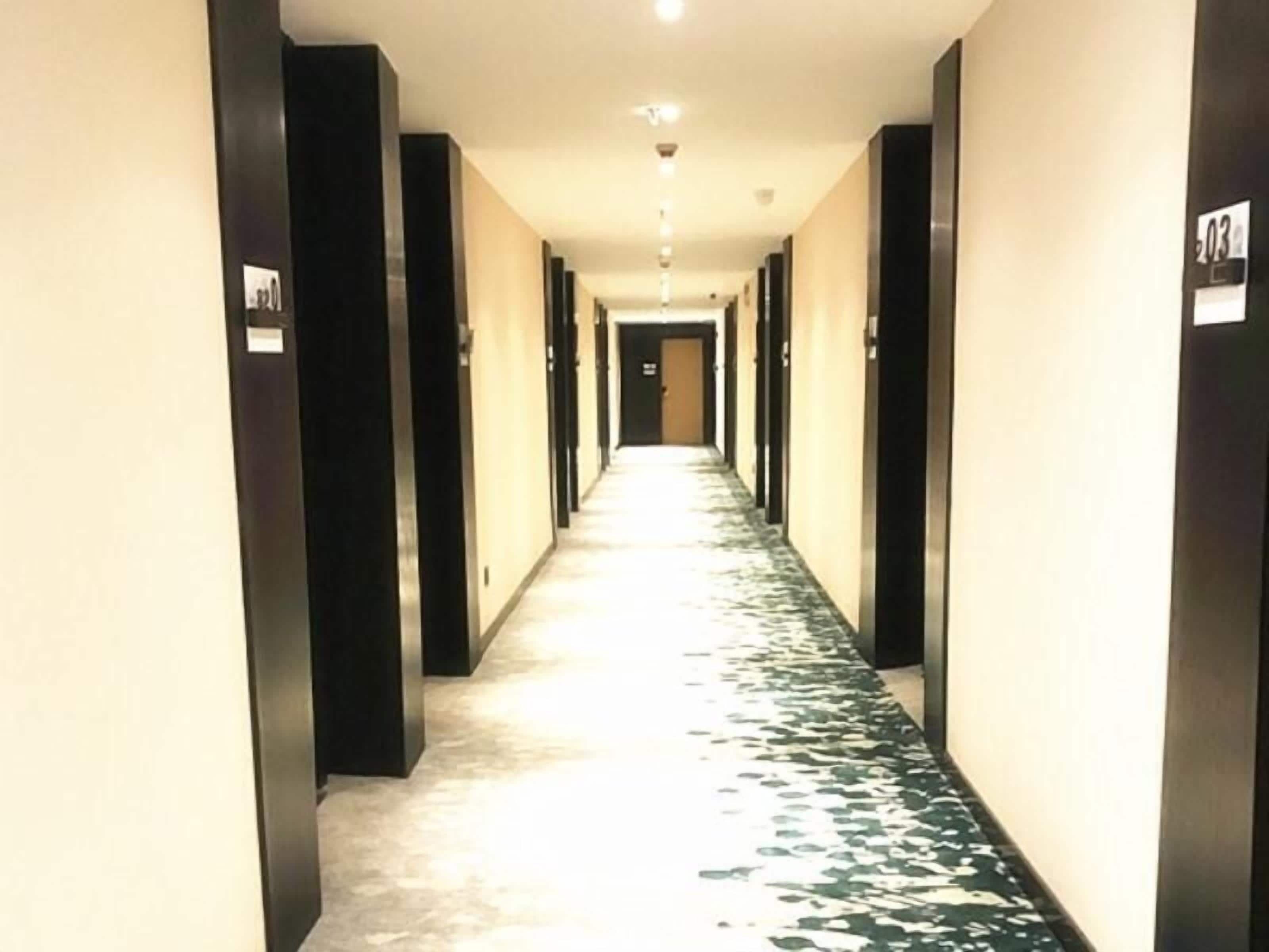 المنشأة من الداخل