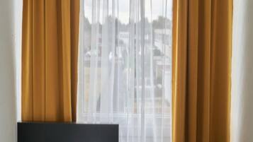 Premium Apartment | 3 bedrooms, travel cot, free WiFi, bed sheets