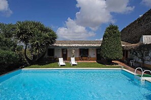 Outdoor pool - Casa Do Castelo (Peniche)