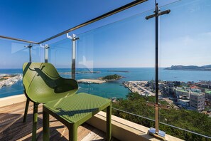 Chambre Premium avec lits jumeaux, terrasse, vue océan | Terrasse/Patio