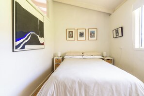 3 habitaciones, tabla de planchar con plancha y internet 