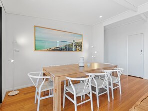 Dining - McCrae Holidays by Ready Set Stay (McCrae)