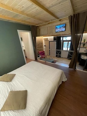 1 bedroom, desk, free WiFi