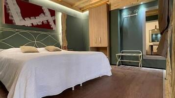 1 camera, una scrivania, Wi-Fi gratuito