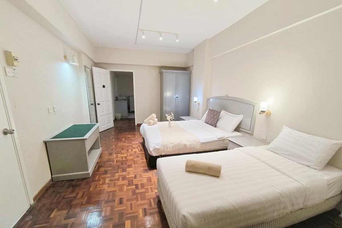 4 bedrooms, iron/ironing board