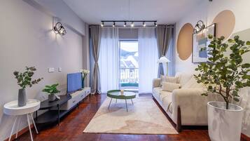 Design Apartment, 2 Bedrooms | Living room