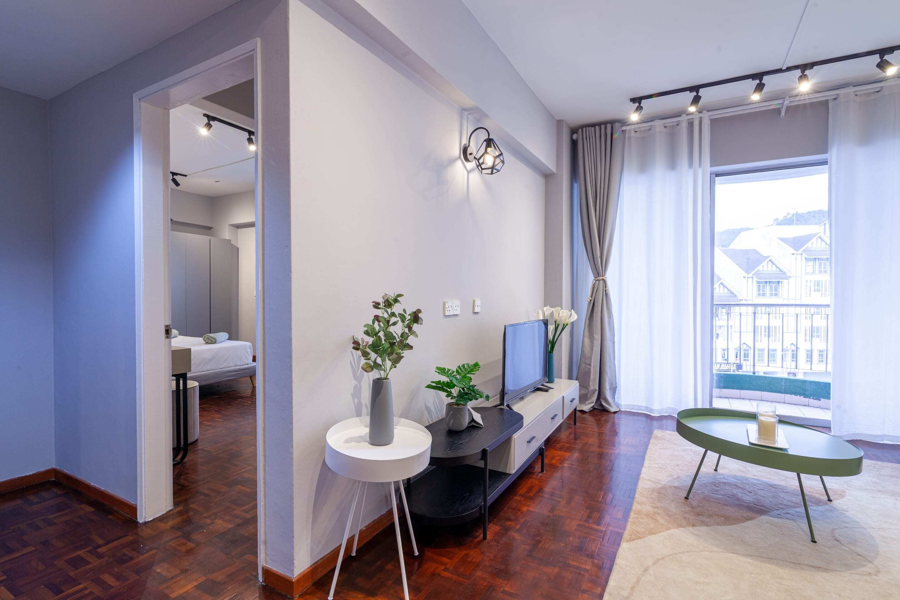 Departamento de diseñador, 2 habitaciones | Tabla de planchar con plancha 