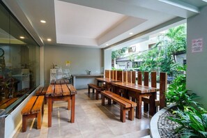 Outdoor dining