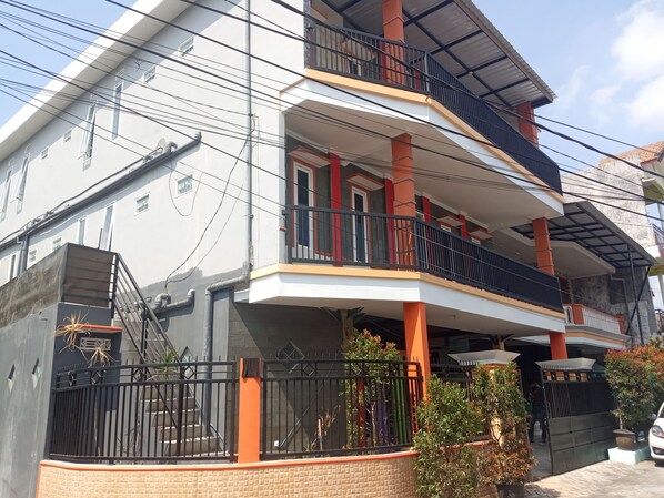 Exterior - OYO 3827 Simpang Neptunus 1 Syariah (Malang)