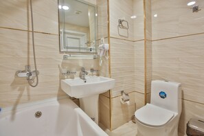 Doppia Luxury, 1 camera da letto | Bagno | Soffione a pioggia, asciugacapelli, pavimenti riscaldati, asciugamani