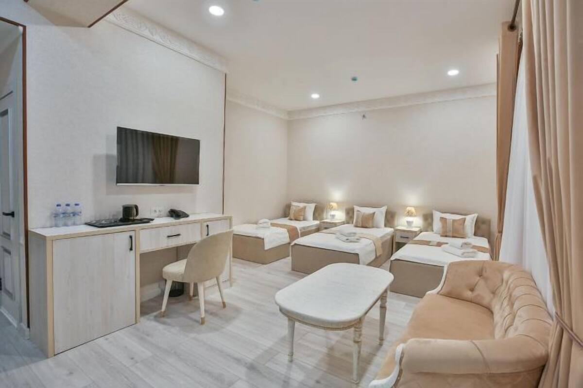 Premium bedding, down comforters, desk, free WiFi