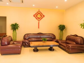 المنشأة من الداخل