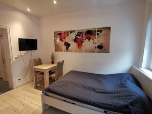 1 bedroom, free WiFi, bed sheets